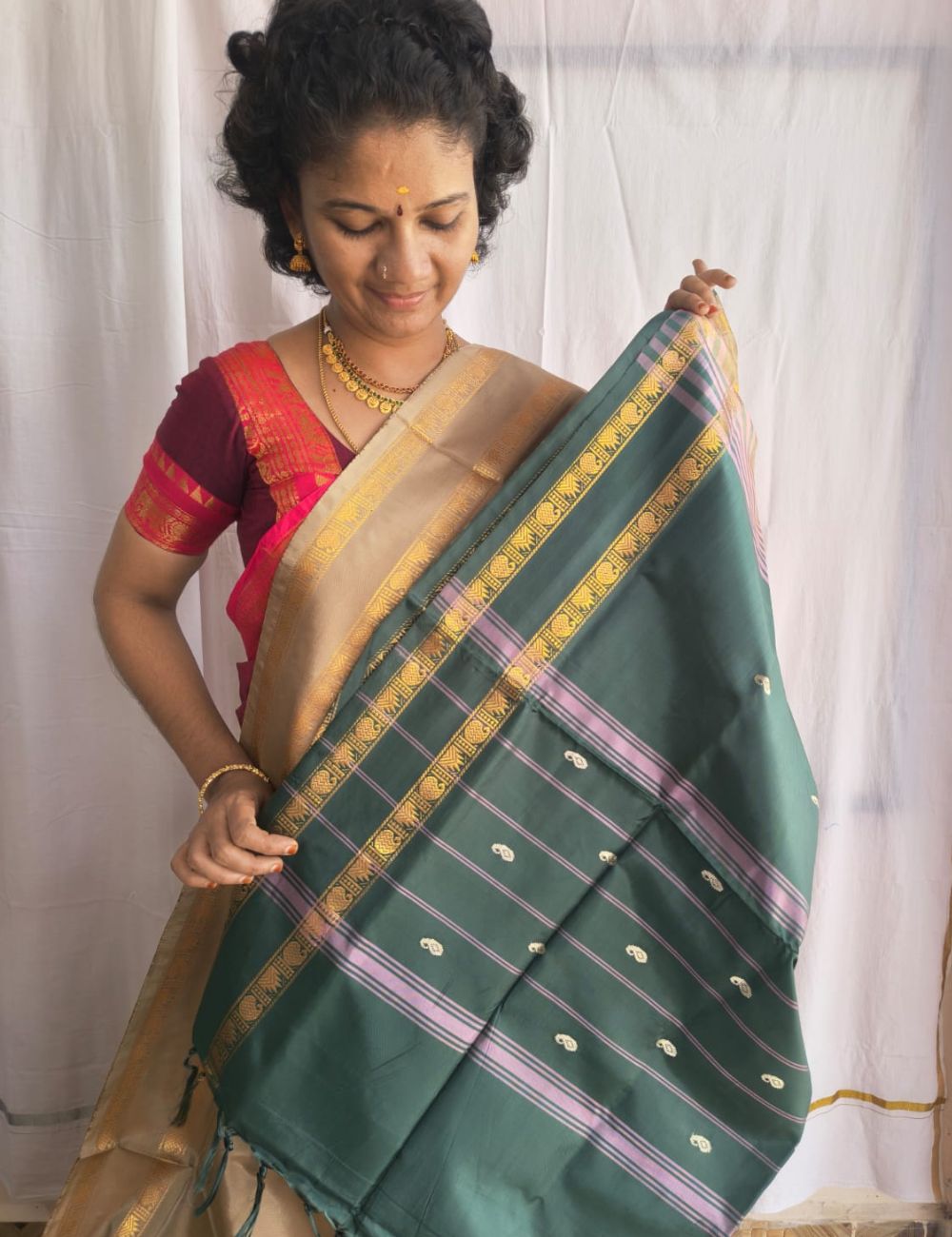 Vaazhai Naar Pattu ( Beige and dark green )