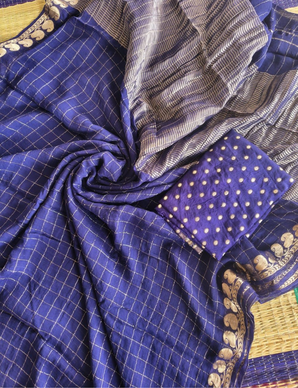 Premium Viscose Georgette Saree checks zari With Dola Viscose Blouse Voilet