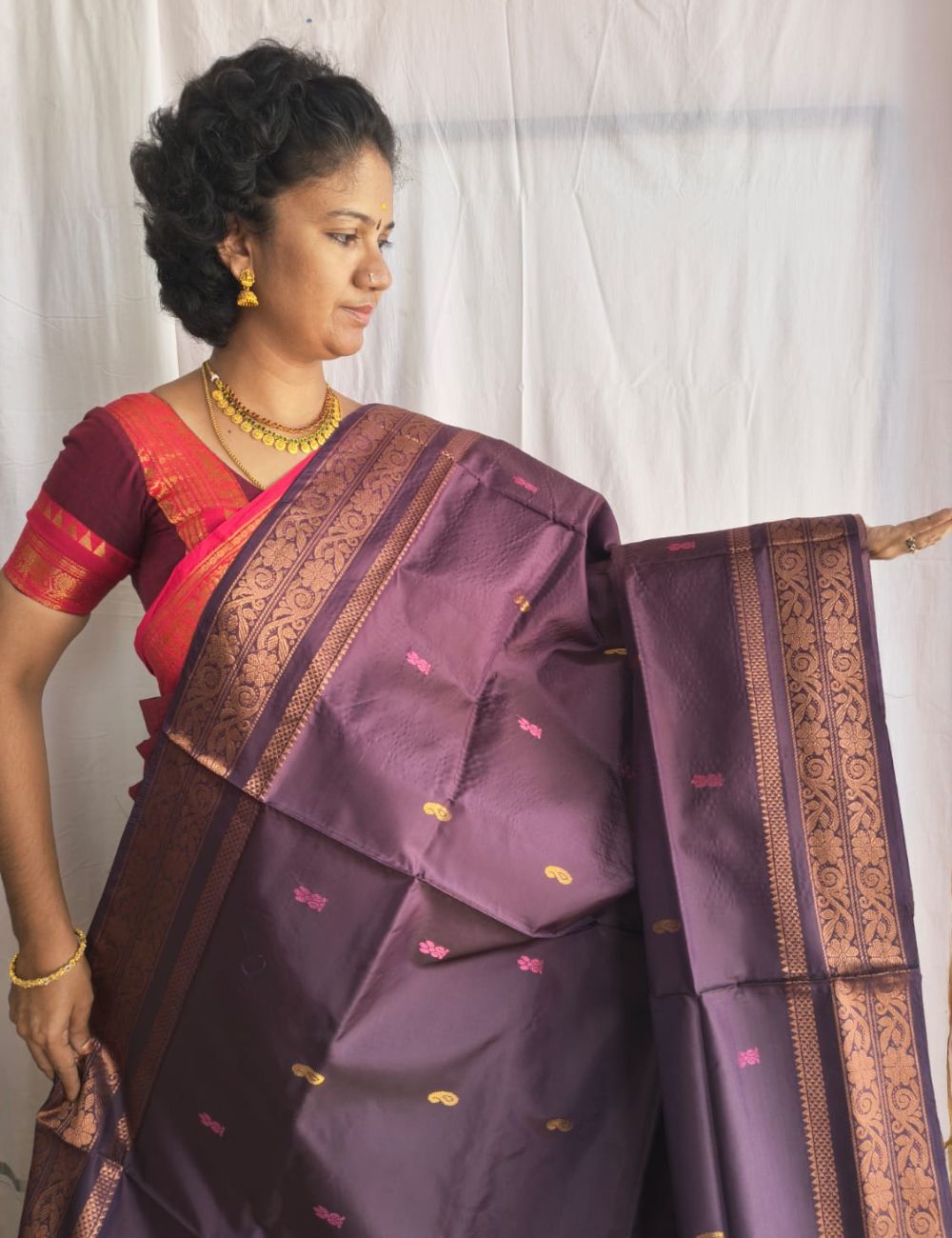 Vaazhai Naar Pattu ( Brownish purple and yellowish green)