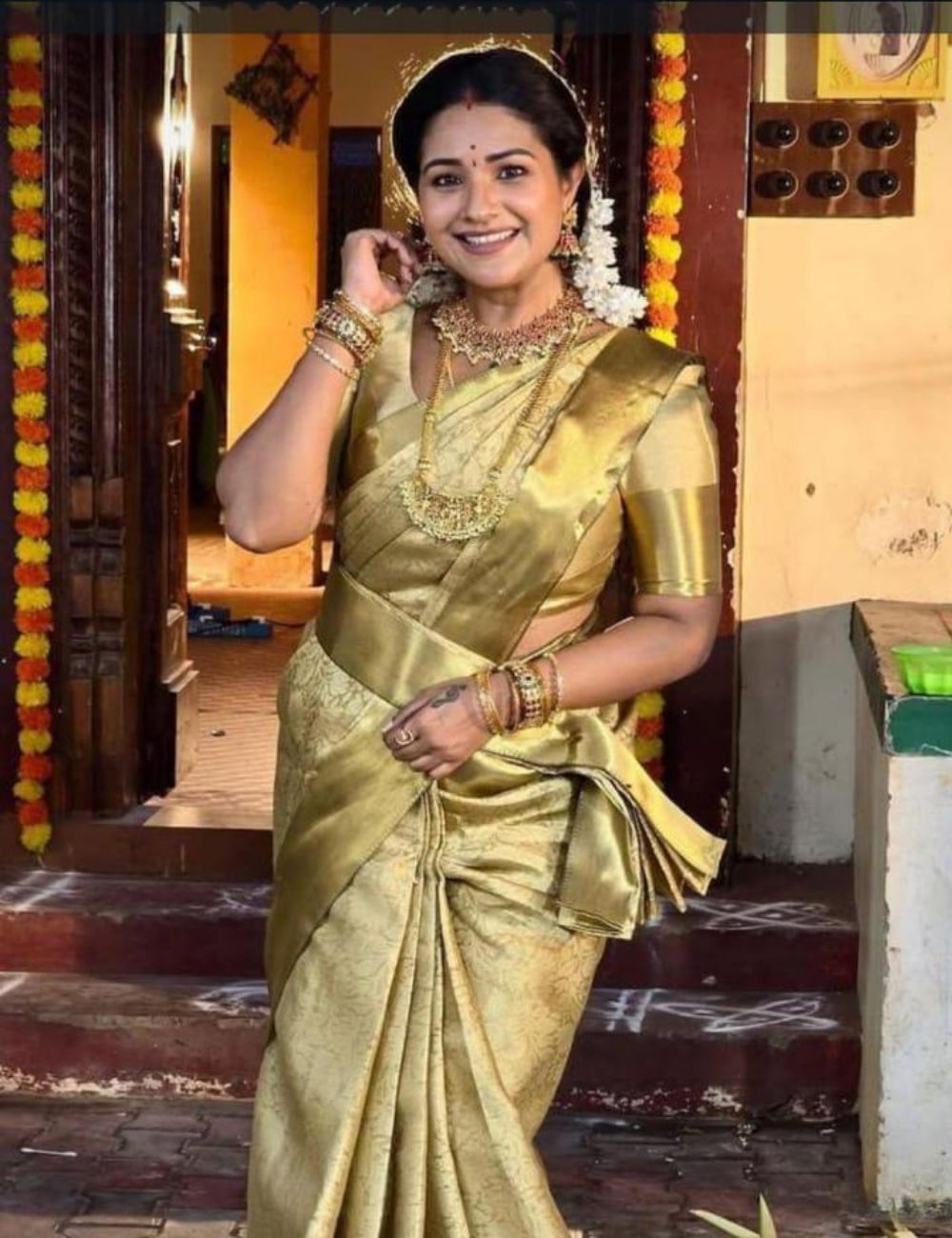 Nita Ambani inspired tissue silk with emboss weaving plain border - Pure gold