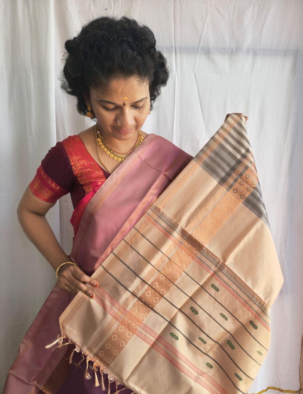 Vaazhai Naar Pattu (Jamun purple and beige )