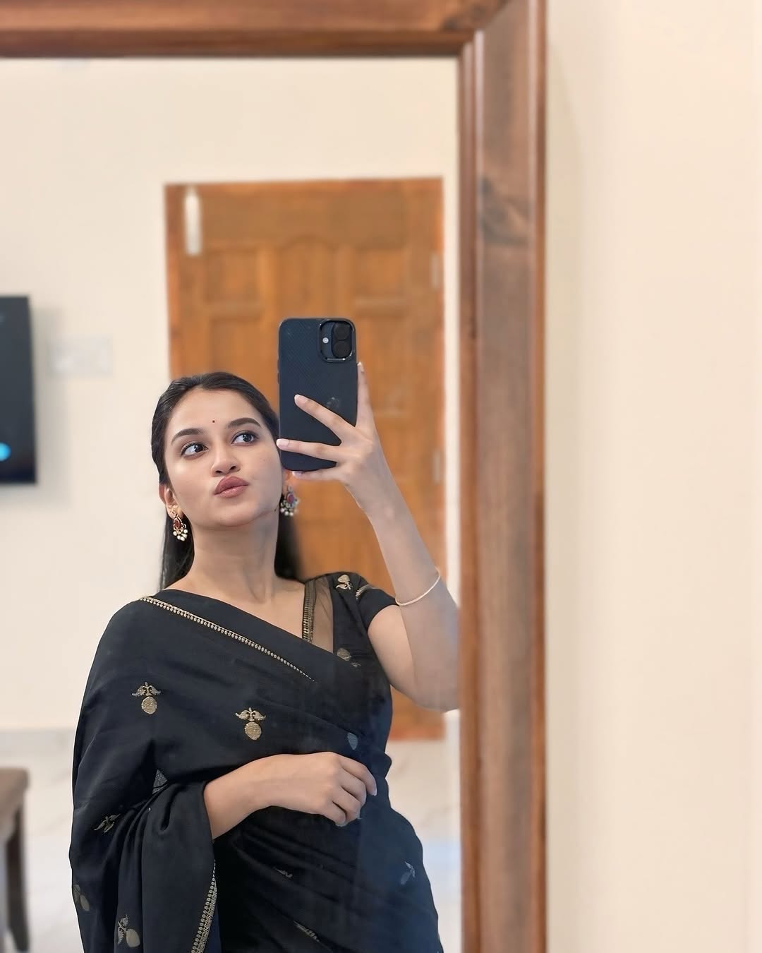Kadhi viscous Georgette saree (Black )